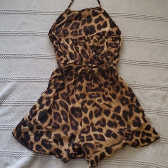Leopard Print Ruffle Hem Halter Romper - Picture 4 of 6